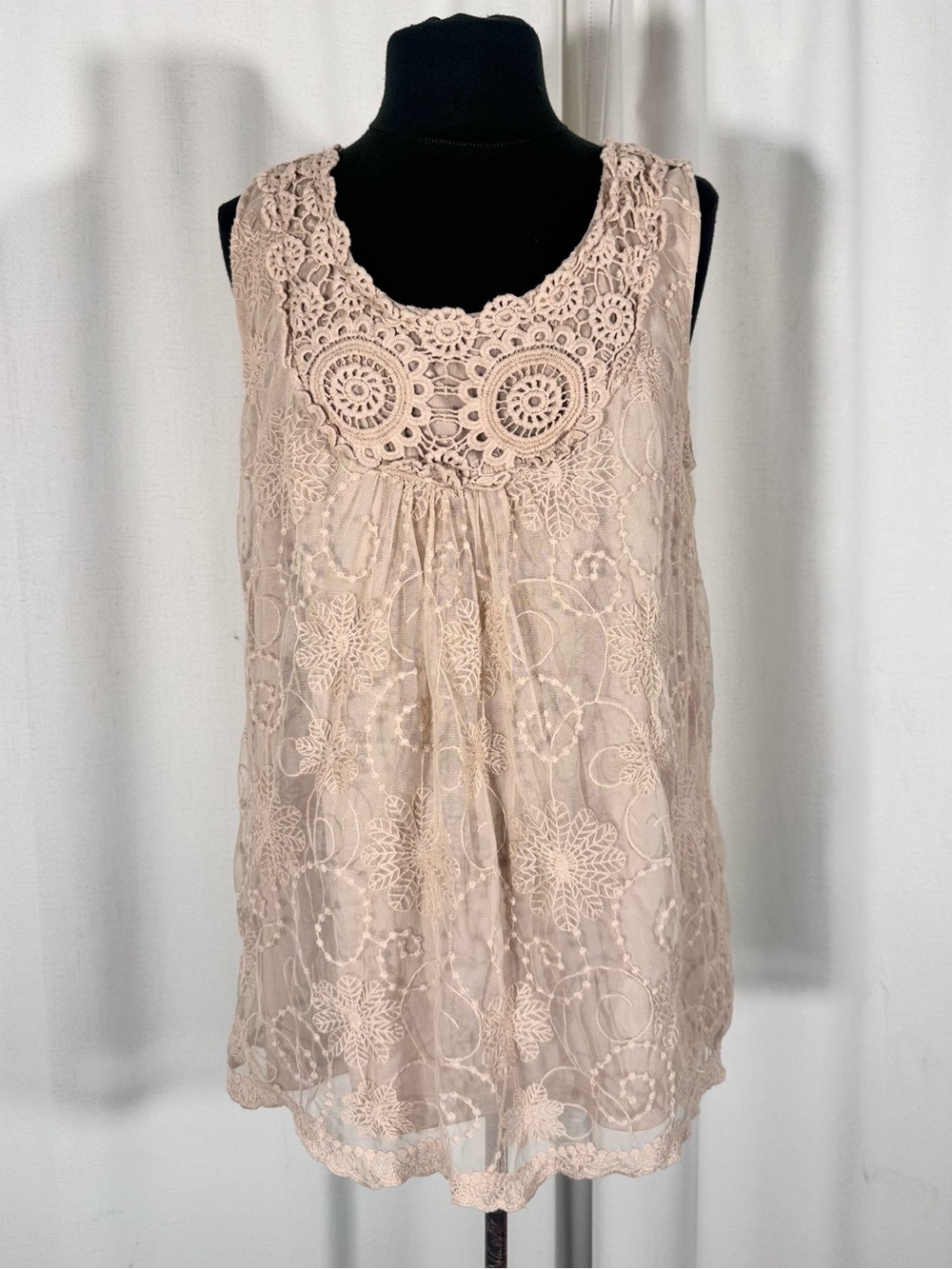 Ultra Pink Cream Lace Sleeveless Blouse
